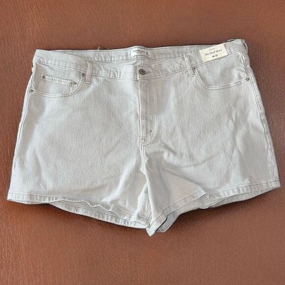 NWT Abercrombie & Fitch (36/22) Women's High Rise Dad Short - Light Gray Denim J - Picture 2 of 6